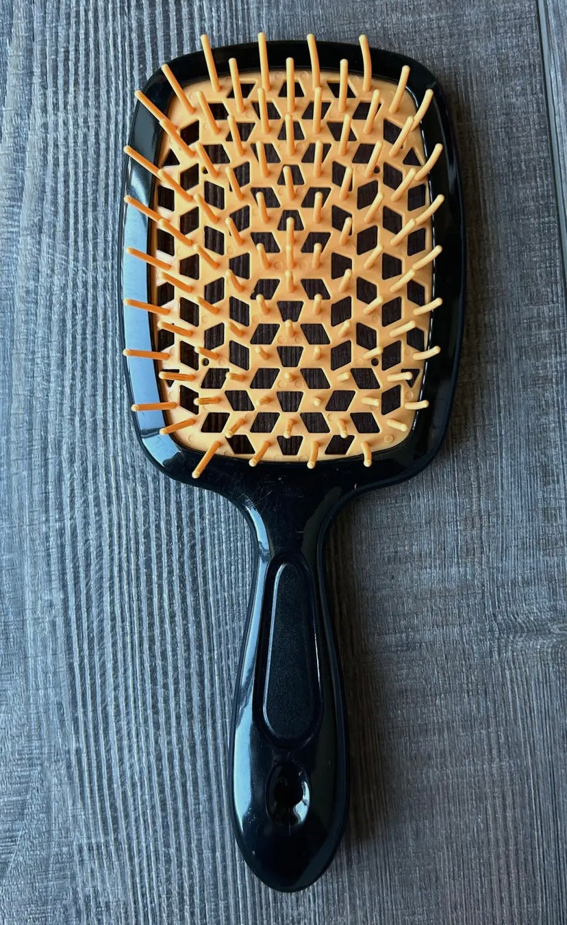 Viral Untangling Brush